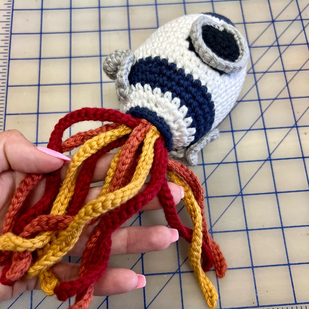 Handmade Knit Spaceship Stuffed Toy. Beautifully made high quality & condition! - Picture 4 of 13